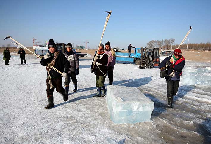 哈爾濱冬(dong)季采冰 采(cai)冰工具