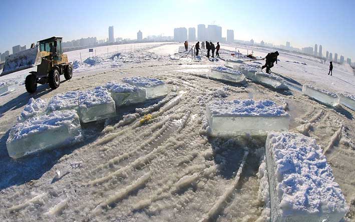 哈爾濱冬(dong)季采冰 采(cai)冰工具