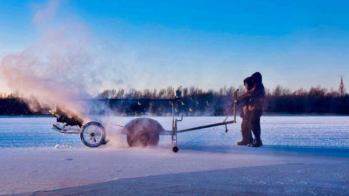 哈爾(er)濱冬季采(cai)冰 采冰工(gōng)具