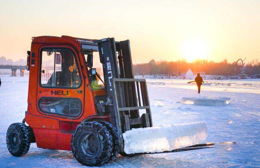 哈爾濱冬(dōng)季采冰 采(cai)冰工具