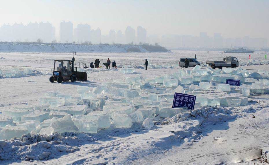 哈爾(ěr)濱冬季采(cai)冰 采冰工(gong)具