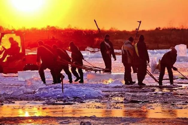 哈爾濱冬(dong)季采冰 采冰工(gōng)具