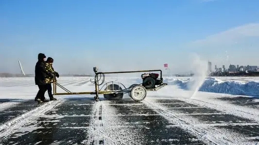 哈爾濱冬季采(cai)冰 采冰工具