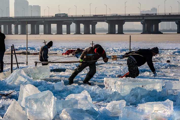 哈爾(ěr)濱冬季采(cai)冰 采冰工(gong)具