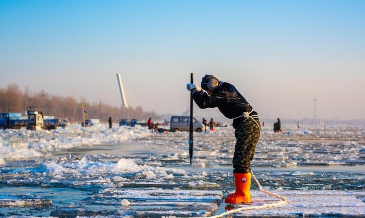 哈爾濱冬(dong)季采冰 采(cai)冰工具